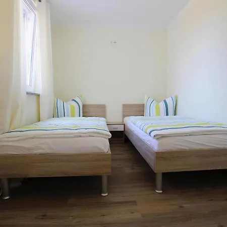 Hafenflair Am Plauer *