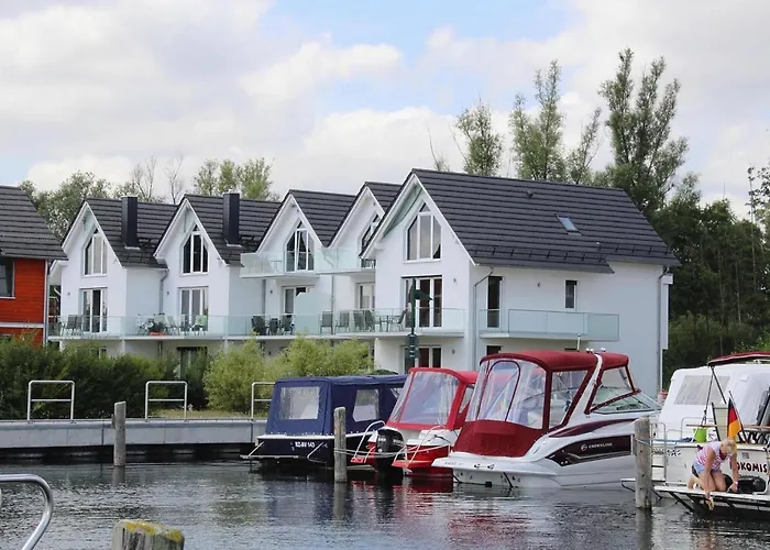 Hafenflair Am Plauer *